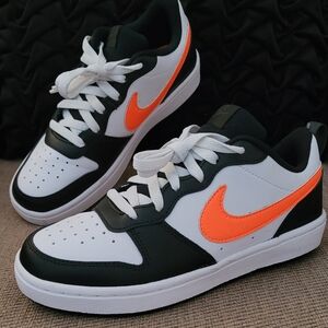 NIKE COURT BOROUGH LOW  2 GS YOUTH WHITE BLACK ORANGE